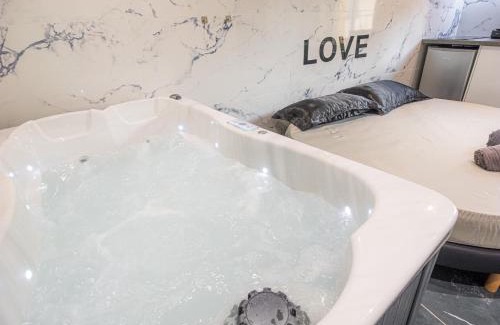 Manosque House | Le Saphir Spa & Jacuzzi
