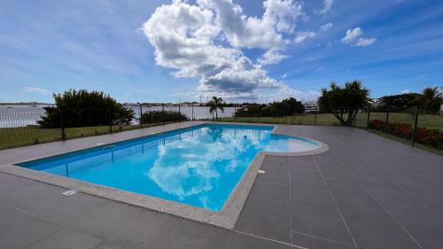 Marigot Apartment | Le Sea-Breeze - Beau studio piscine VUE LAGON
