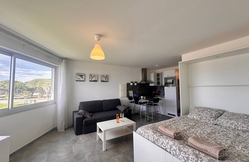 Montpellier Apartment | Le Soleil Couchant Studio Vue Mer