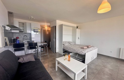 Montpellier Apartment | Le Soleil Couchant Studio Vue Mer