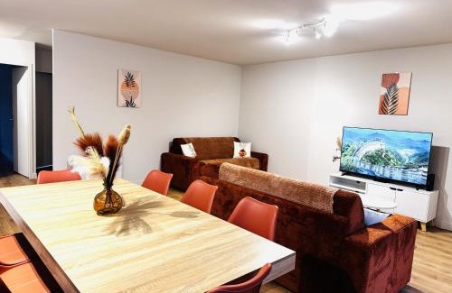 Bellegarde-sur-Valserine Apartment | Le Terracotta cocon moderne à 2 pas de la Gare ligne directe GENÈVE-LYON-PARIS