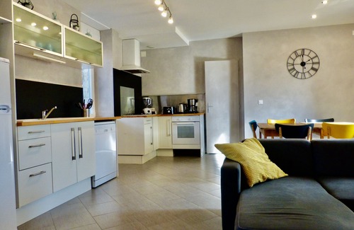 Vallon-Pont-d'Arc Cottage | Le torrent, gîte 100 m2, village center, in renovated house with 4 gîtes