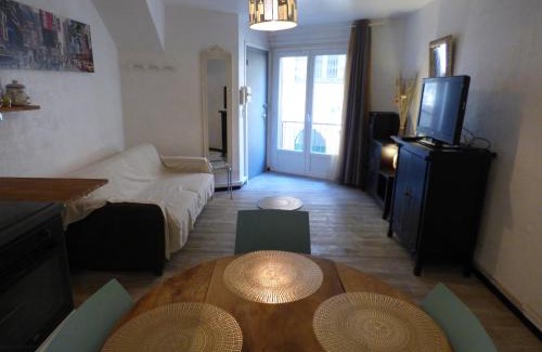 Pezenas Apartment | "Le Transversal 1" -Balcon-Garage privé optionnel -Centre historique-Plages à 21km !