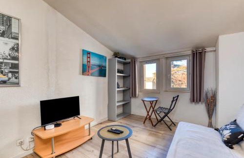 Pezenas Apartment | "Le Transversal 3" -Garage privé optionnel -Centre historique-Plages à 21km !
