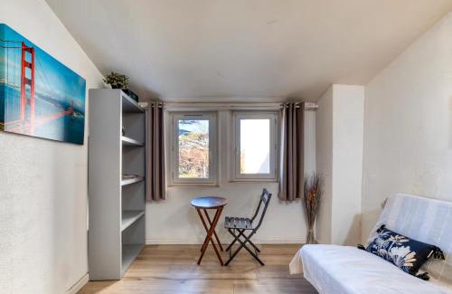 Pezenas Apartment | "Le Transversal 3" -Garage privé optionnel -Centre historique-Plages à 21km !
