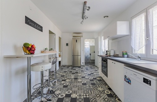 Gisors Apartment | Le Vexin - Two Bedroom Apartment, Sleeps 5