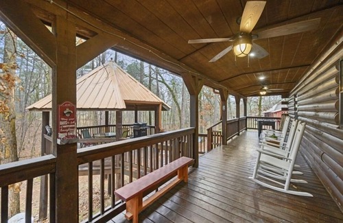 Broken Bow Cabin | Leave It Behind 3 Bedroom Cabin by RedAwning