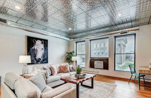 Lebanon Apartment | Lebanon Loft on the Downtown Square