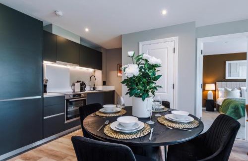 Holbeck Apartment | Leeds City Centre - HIGH SPEC 2 Bedroom Apartment - Near Station - Reduced rates for longer stays