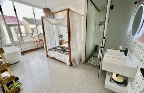 Pudong House | Left Bank La Vie Pool Resort