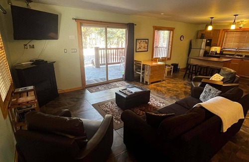 Valemount House | Legacy Vacation Rental - Pet Friendly!
