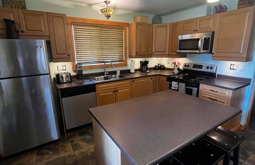 Valemount House | Legacy Vacation Rental - Pet Friendly!