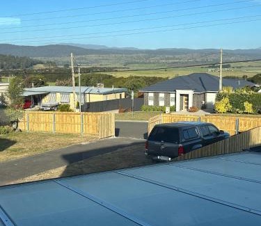 Legana House | Legana Lodge - A home away from home - Catering for up to 12 guests