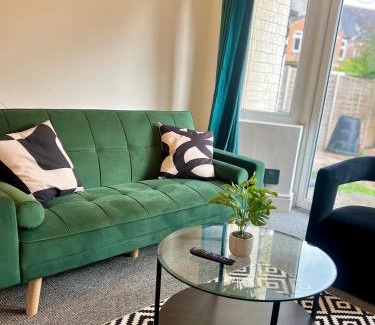 Oadby House | Leicester Comfort -M1, A47 contractor stays - Free parking