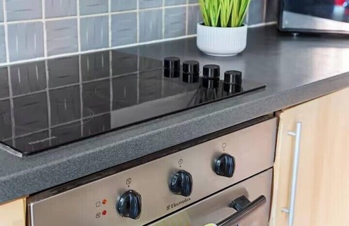 Welford Apartment | Leicester1BR-WiFi-ModernApt-Kitchen-Sleeps2
