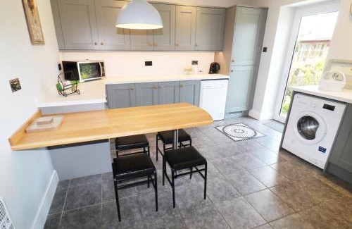 Shepton Mallet House | Leigh Holt