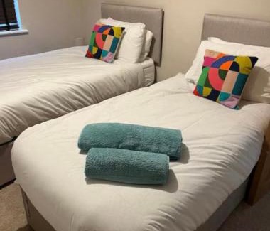 Leigh-on-Sea Apartment | Leigh On Sea -Broadway-Two Bed with Garden