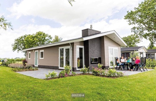 Cromvoirt Ski Chalet | ✓ Leijhoeve at Résidence de Leuvert ✓ Holiday home for 6 persons ✓ Located near Den Bosch (Noord-Brabant) ✓ Near De IJzeren Man ✓ Book directly through the park