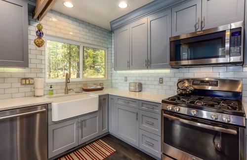 Overlook Park House | LEIS06 - Great for Families, Hot Tub, Ping Pong, Bunk Rooms