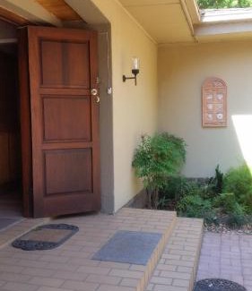 Three Rivers House | LekkeRus Guest House
