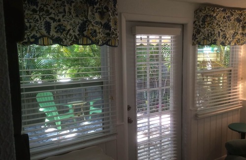 Englewood Cottage | Lemon Cottage in Tranquil Olde Englewood!