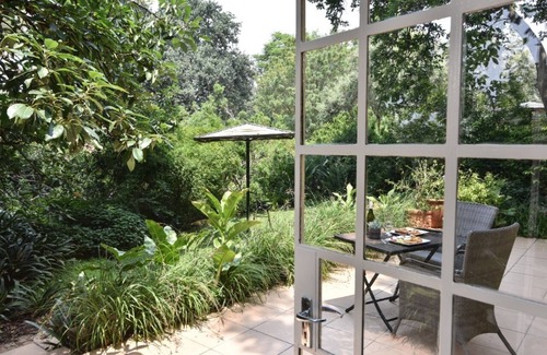 Muldersdrift House | Lemon Thorn Cottage for 2 People With Wonderful Private Terrace in Garden!