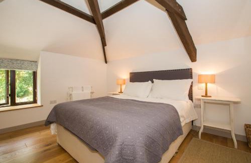 Tavistock House | Lena Cottage at Wringworthy Farm on Dartmoor National Park, close to Tavistock, ideal base for exploring Devon and Cornwall, hiking, horse riding, golf, fuelled by green energy
