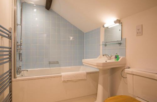 Tavistock House | Lena Cottage at Wringworthy Farm on Dartmoor National Park, close to Tavistock, ideal base for exploring Devon and Cornwall, hiking, horse riding, golf, fuelled by green energy