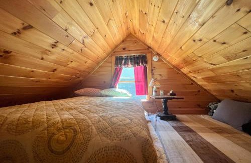 Oakland Hotel | Lenas' Lakeside Cabin