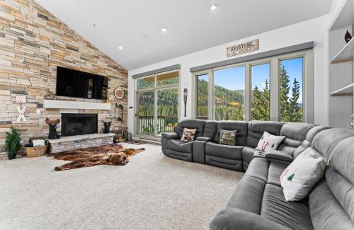 Lakeside Village Apartment | Lenawee 1726 by Summit County Mountain Retreats
