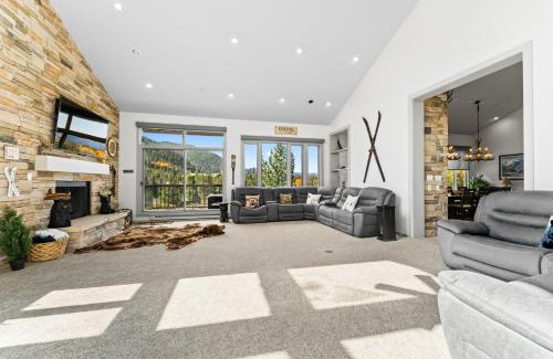 Lakeside Village Apartment | Lenawee 1726 by Summit County Mountain Retreats