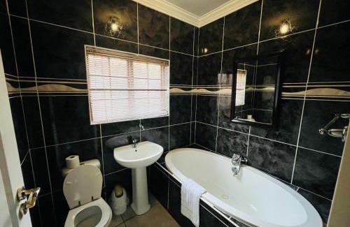 Kimberley House | Leruo's Guest House