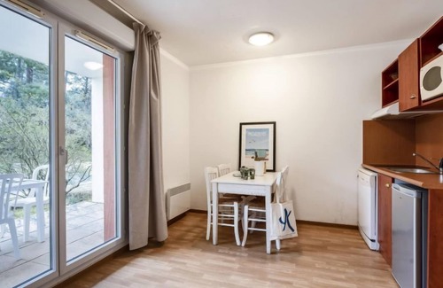 Le Verdon-sur-Mer Apartment | Les Alcyons Studio Cabine by Interhome