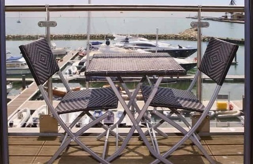 Poole Apartment | Les Bateaux - Views of Poole Quay from Balcony