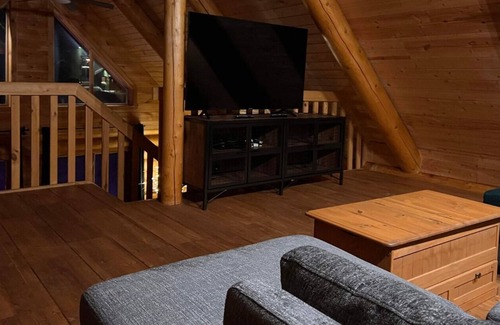 Saint-David-de-Falardeau Ski Chalet | les chalets en bois rond disponibles à la location en toute saison.