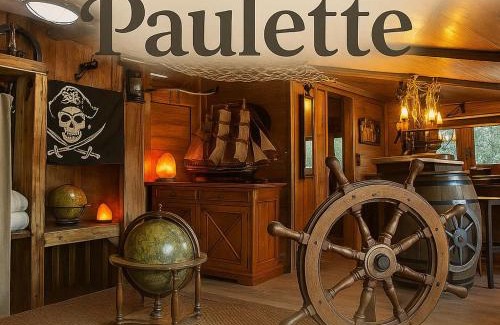 Sainte-Marie-la-Mer House | Les Chambres de Paulette Chambres à Thème Jack Sparrow