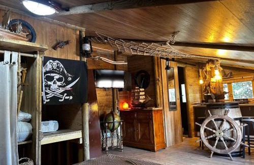 Sainte-Marie-la-Mer House | Les Chambres de Paulette Chambres à Thème Jack Sparrow