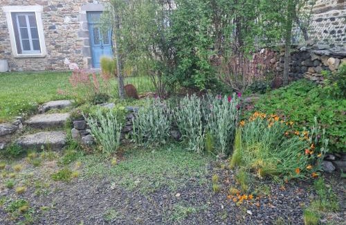 Blesle House | Les Chardonnerets - Jardin - Campagne