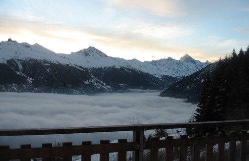 Vex Apartment | Les Collons 1800m - 4 Valleys - 3 Bed Luxury Ski Apt + Jacuzzi + WIFI, lift 50m