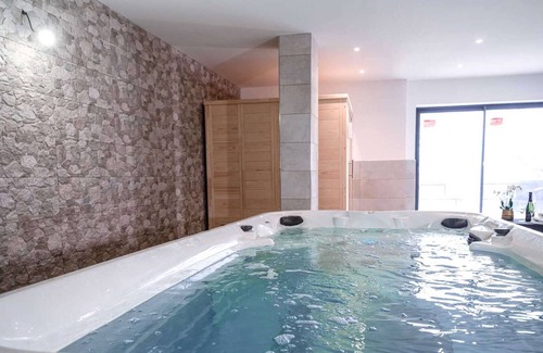 Roquemaure Apartment | Les Comtes de Toulouse - Swim spa - Hamman - Sauna - 2 people