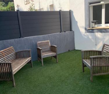 Meyreuil House | Les coquelicots