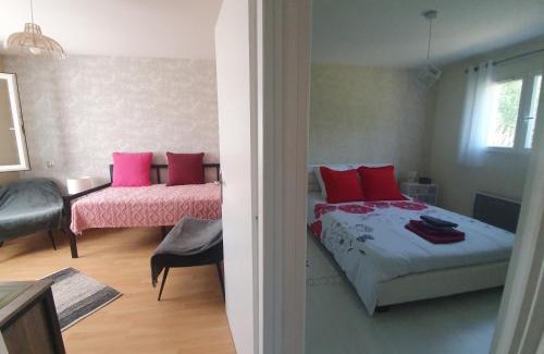 Le Ledat Bed & Breakfast | Les deux glycines Bed and Breakfast