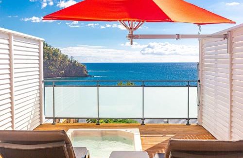 Bouillante Hotel | LES GALETS ROUGES LODGES & SPA