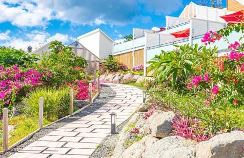 Bouillante Hotel | LES GALETS ROUGES LODGES & SPA