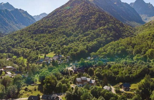 Saint-Colomban-des-Villards Apartment | Les Hameaux de la Perrière by Interhome