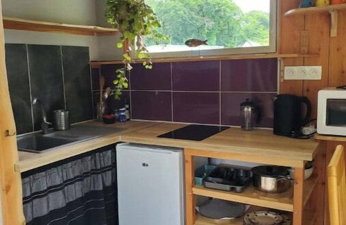 Rostrenen Ski Chalet | Les Kabanes en Kreiz Breizh, Chat qui pêche, large comfortable chalet, all seasons