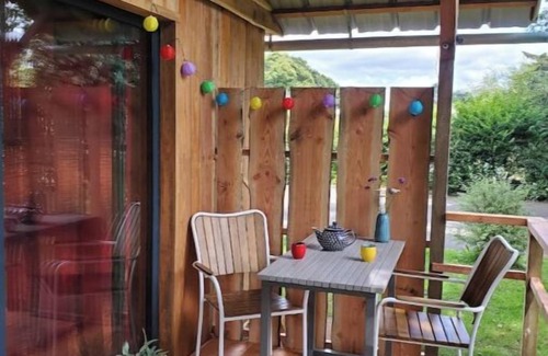 Rostrenen Ski Chalet | Les Kabanes en Kreiz Breizh, Chat qui pêche, large comfortable chalet, all seasons