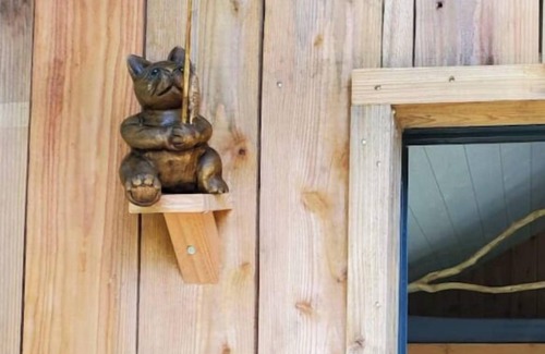 Rostrenen Ski Chalet | Les Kabanes en Kreiz Breizh, Chat qui pêche, large comfortable chalet, all seasons