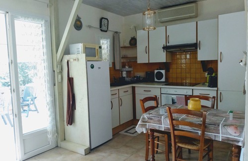 Salavas Cottage | Les Lauriers Roses 3*, cozy, greenery, jacuzzi, air conditioning, linens, near river.