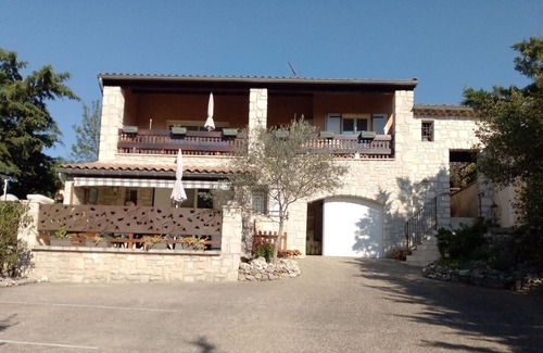 Salavas Cottage | Les Lauriers Roses 3*, cozy, greenery, jacuzzi, air conditioning, linens, near river.